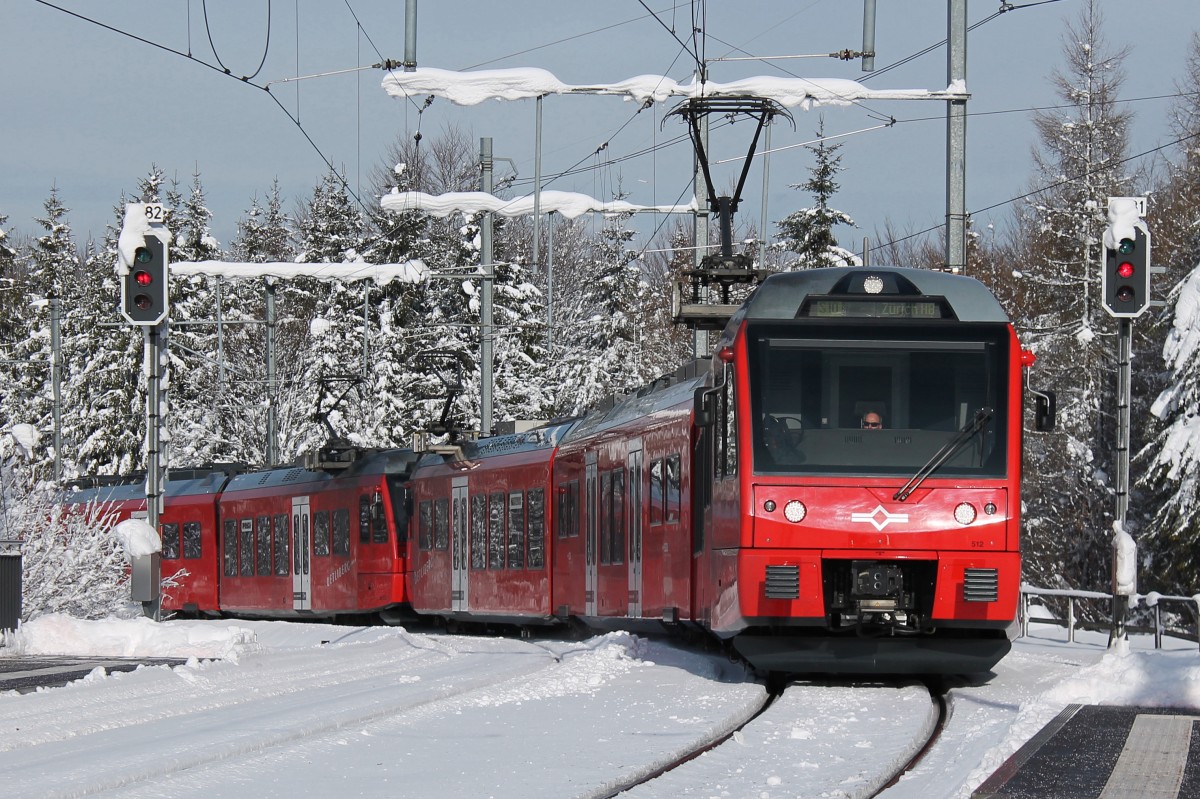 Zwei SZU Be510 erreichen den höchsten Punkt des SZU-Streckennetzes, den Uetliberg. 31.01.2015