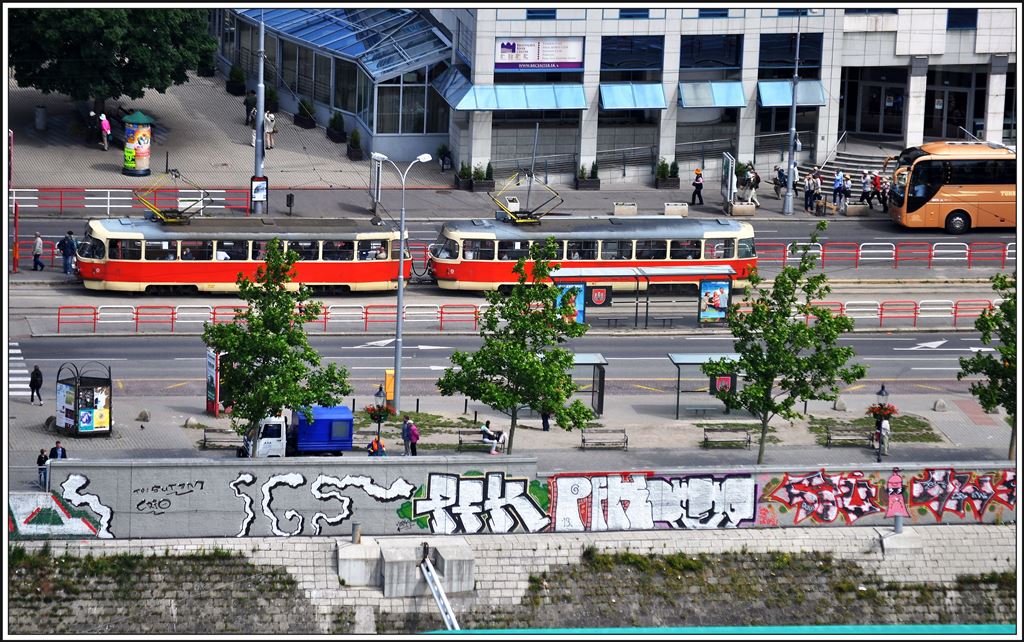 Zwei Tatra Trams am Donauufer in Bratislava. (01.06.2014)