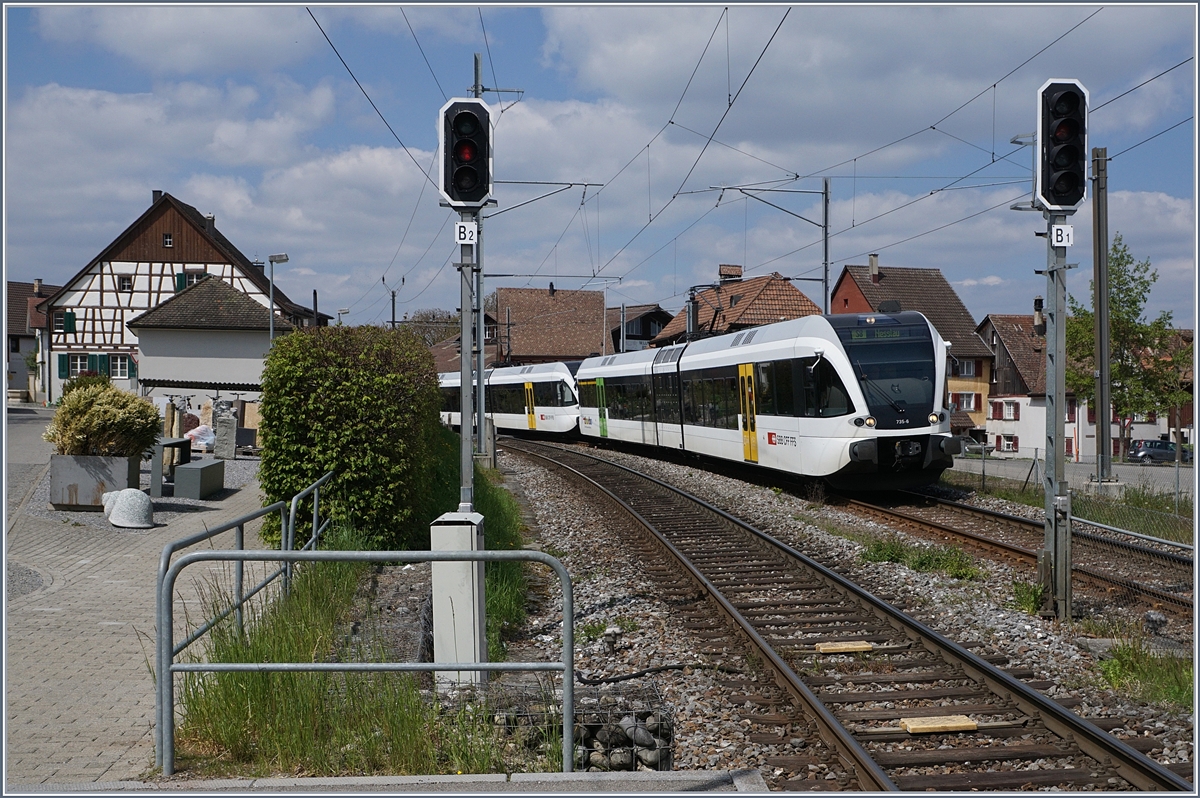 Zwei Thurbo GTW RABe 526 erreicht den Bahnhof Berlingen.
23. April 2017