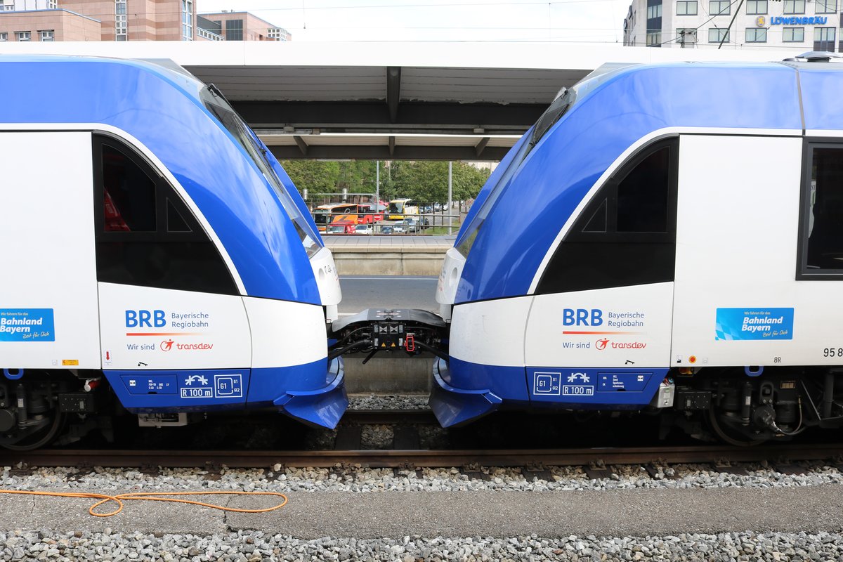 Zwei Transdev BRB Alstom Lint 54 gekuppelt in München Hbf am 14.08.20
