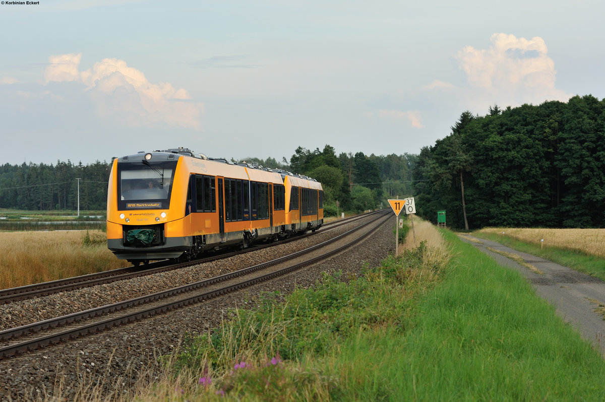 Zwei Triebwagen der Oberpfalzbahn als OPB79742 von Regensburg nach Marktredwitz bei Oberteich, 22.07.2016