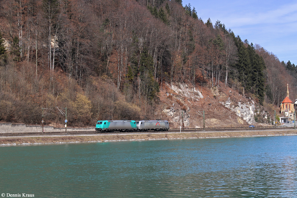 Zwei TXL 185 am 08.03.2015 bei Kiefersfelden.