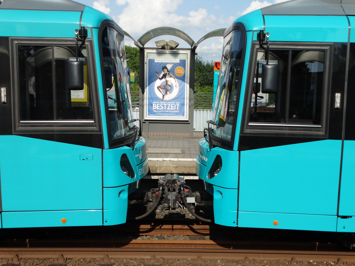 Zwei VGF Bombardier U5-25 Wagen gekuppelt am 01.09.17 in Frankfurt Industriehof 