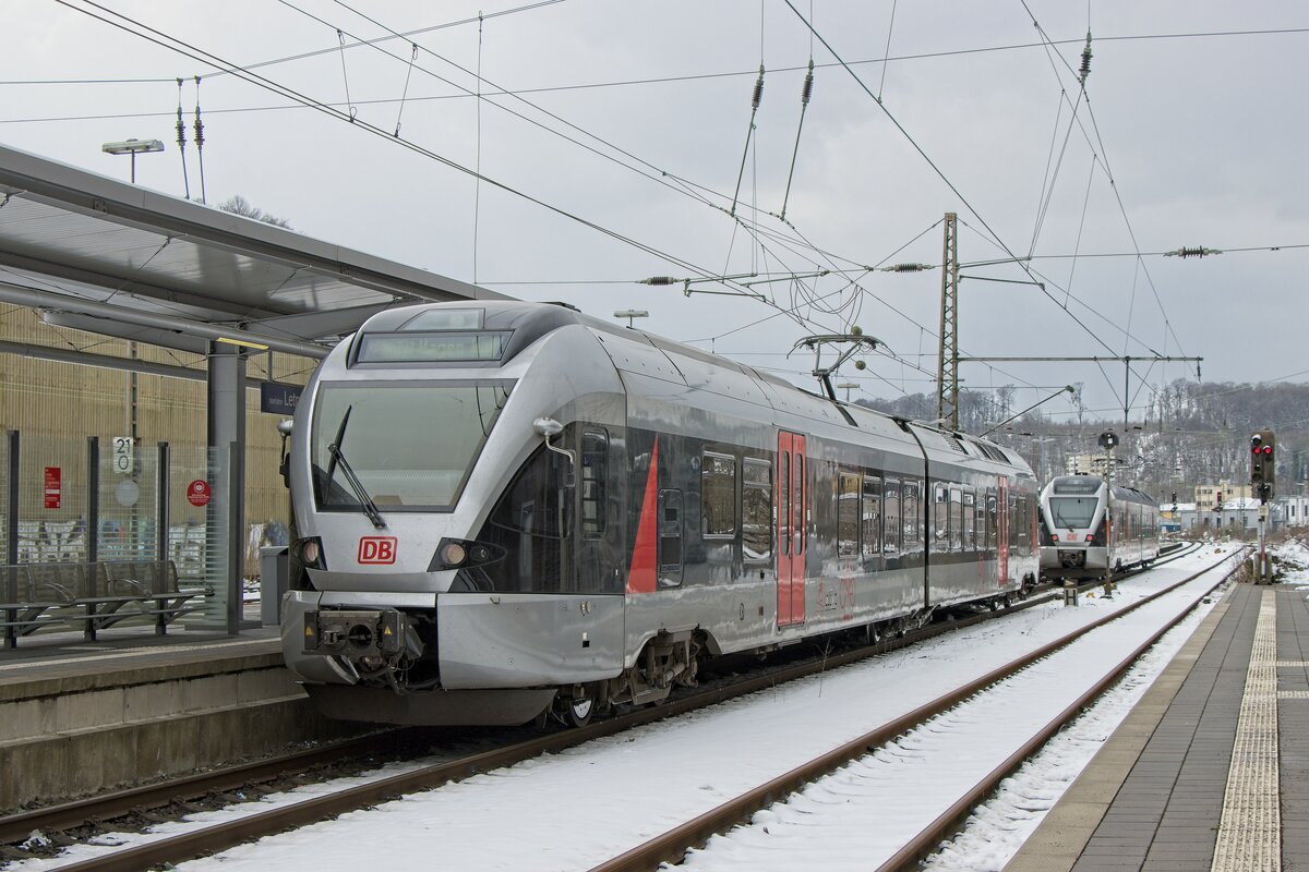 Zwei zweiteilige FLIRTs auf der Linie RB 91 in Letmathe (02.04.2022)