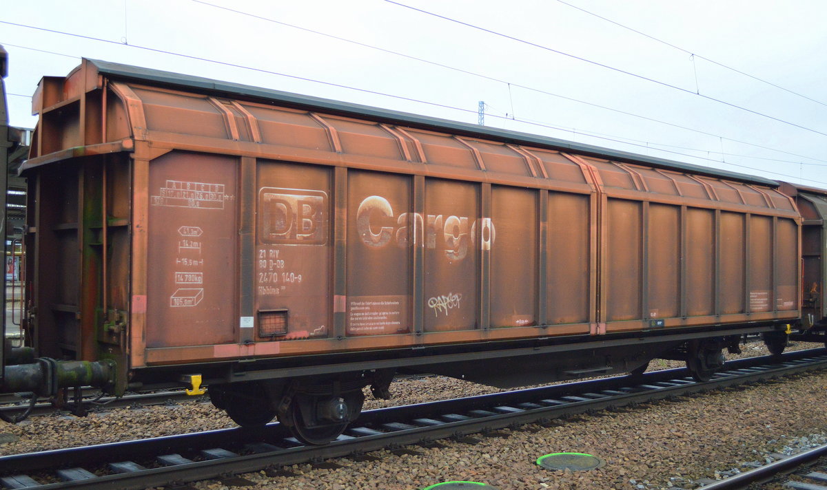 Zweiachsiger, großräumiger Schiebewandwagen der DB mit der Nr. 21 RIV 80 D-DB 2470 140-9 Hbbins 306 am 03.02.18 Bf. Flughafen Berlin-Schönefeld.