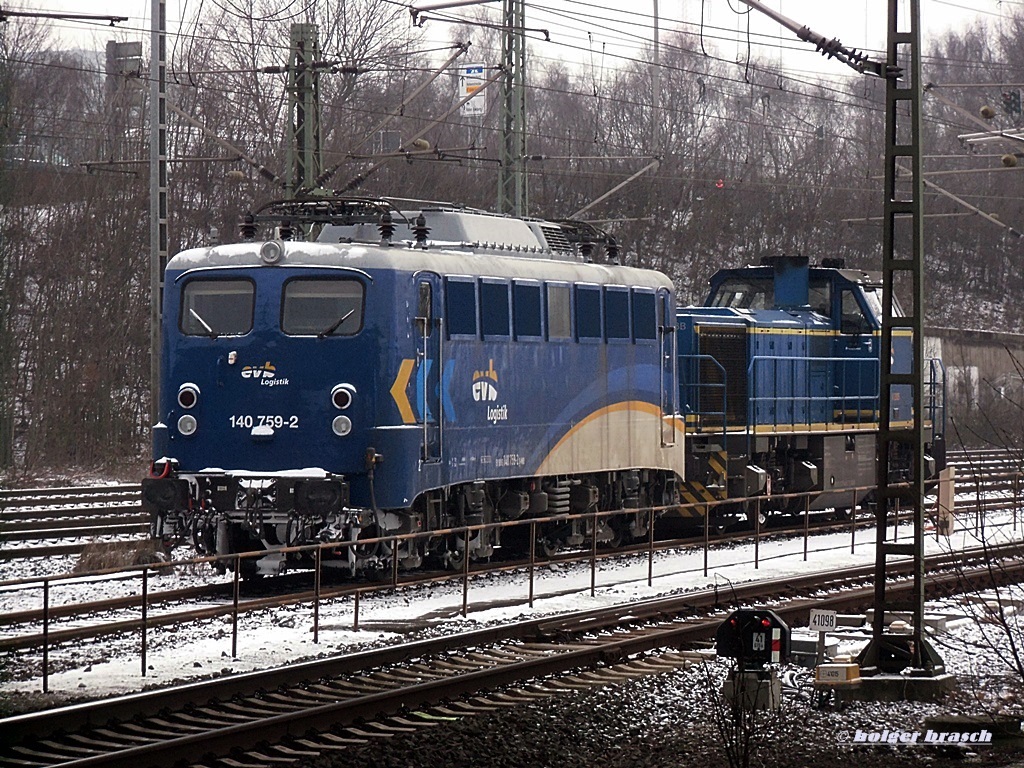 zweimal EVB : 140 759-2 und eine G 1700 BB waren abgestellt am 24.01.14 beim bhf hh-harburg