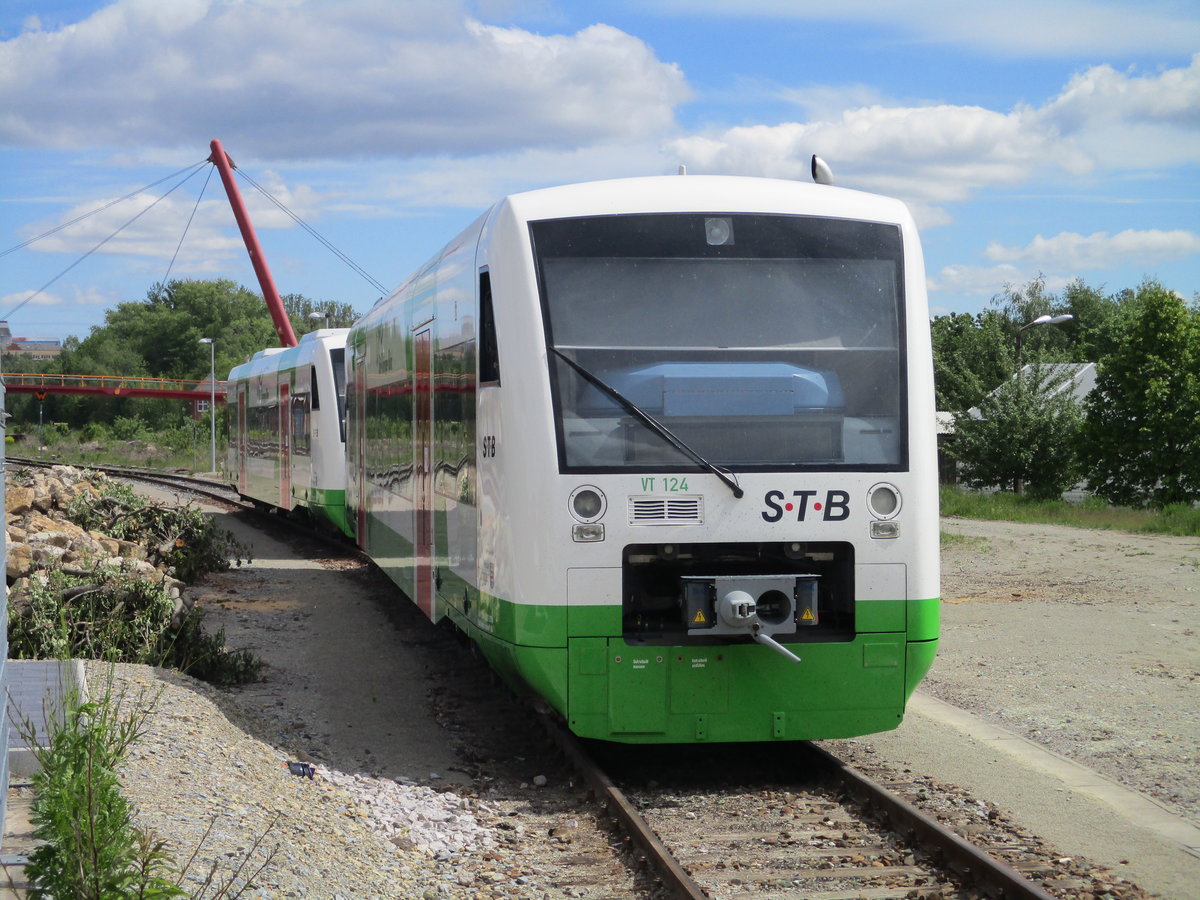 Zweimal die STB in Ilmenau,am 30.Mai 2020,abgestellt:VT 121 und VT 124.