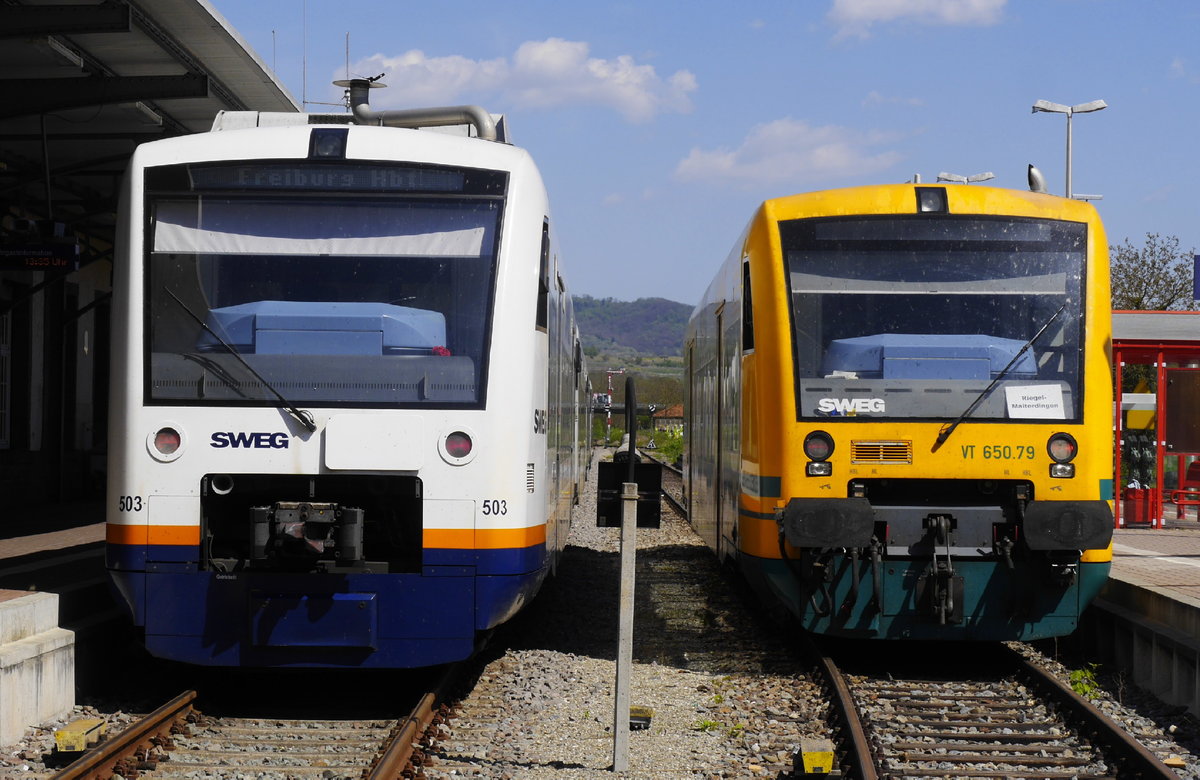 Zweimal SWEG: VT 503 als letzter von vier Wagen eines BSB-Zuges nach Freiburg und Solo-650.79 nach Endingen. Aufgenommen in Breisach vom Überweg zum Inselbahnsteig aus am 11.4.17.