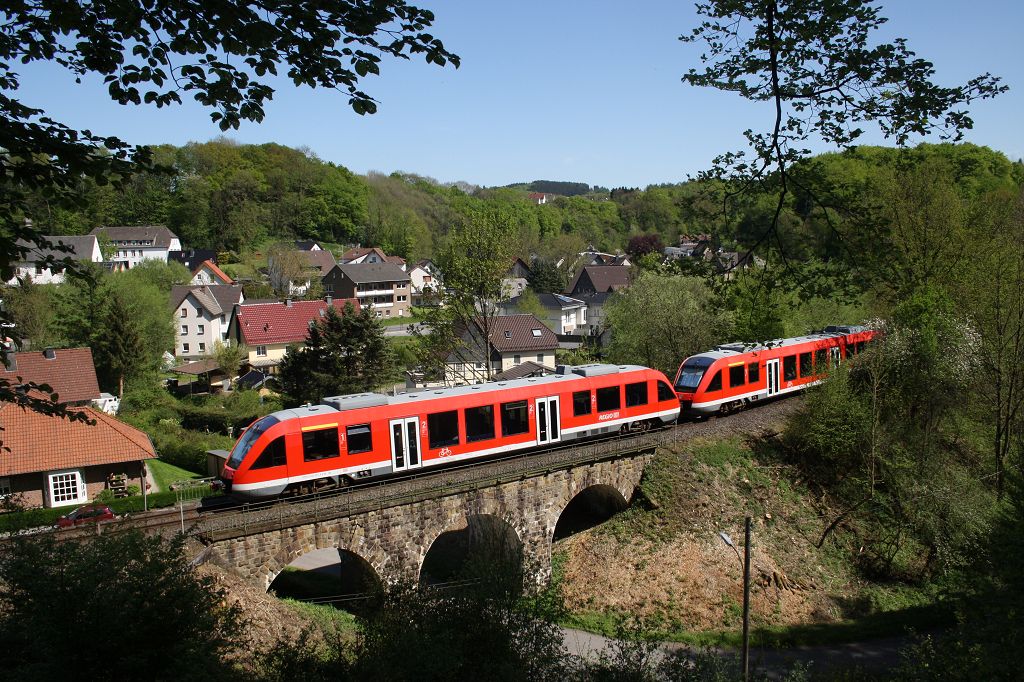 zweiteilige 640-er Garnitur auf dem Viadukt von Volkringhausen am 10.05.2015.