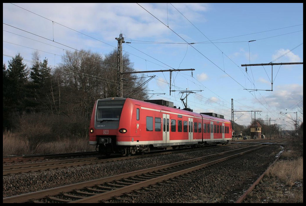 Zweiteilige ET in Form des 426518 waren auf der Strecke Osnabrück Rheine nur selten bzw. sehr kurzzeitig im Einsatz. Am 25.1.2005 war 426518 in Westerkappeln Velpe in Richtung Rheine unterwegs.
