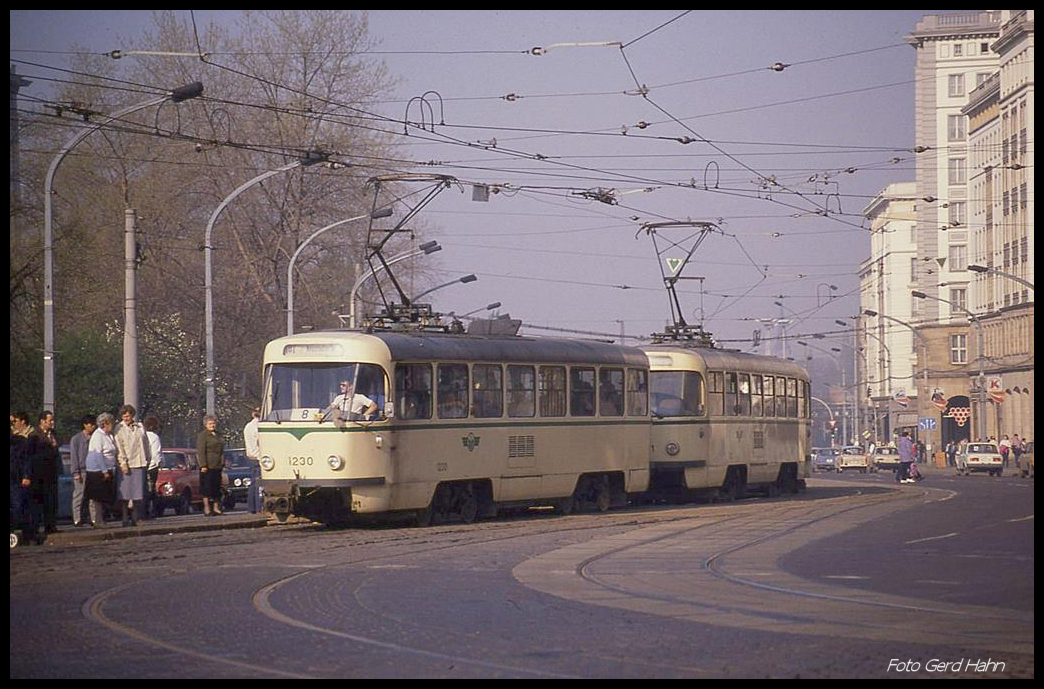Zweiteiliger Tatra Zug am 2.4.1990 mit Motorwagen 11230 in Magdeburg unterwegs auf der Karl Marx Straße.