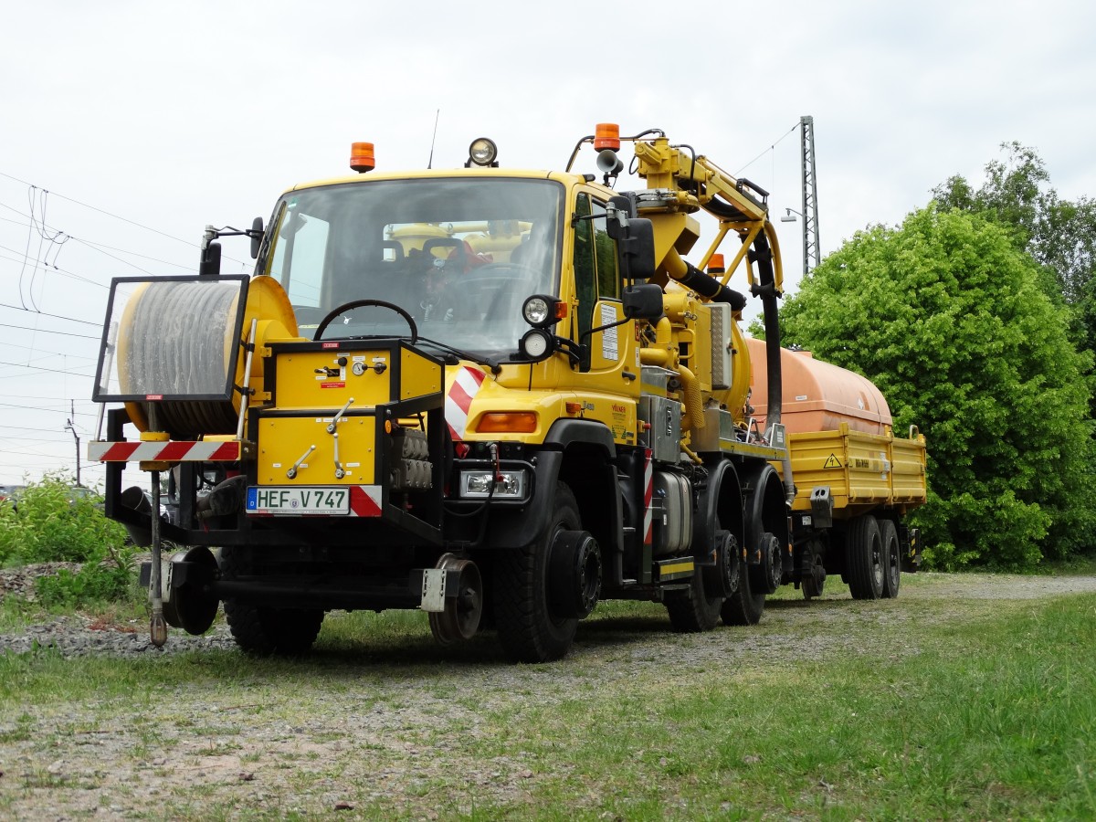 Zweiwege Unimog U400 am 16.05.15 in Darmstadt 