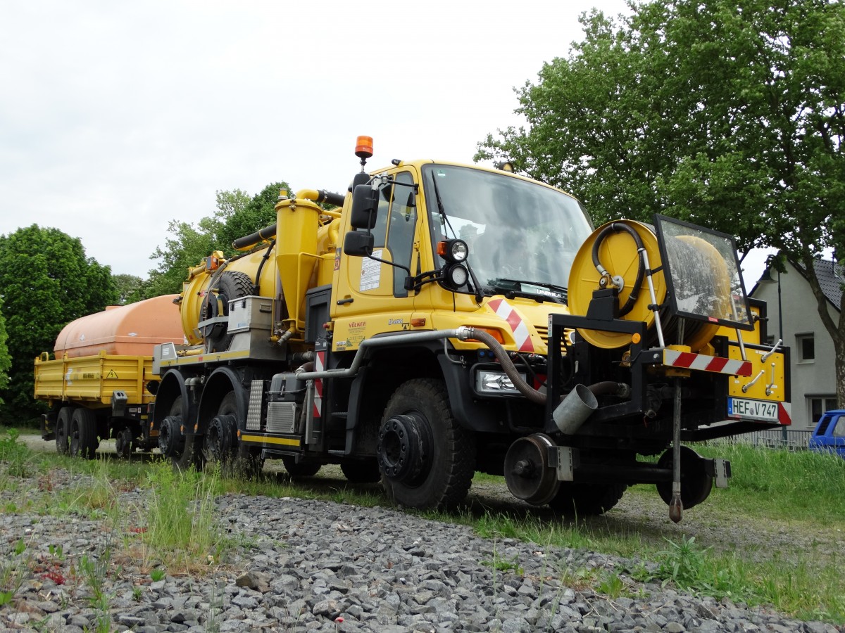 Zweiwege Unimog U400 am 16.05.15 in Darmstadt 