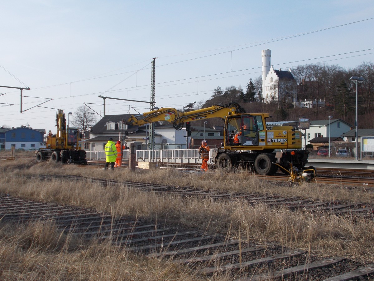 Zweiwegebagger im Einsatz,am 14.März 2015,in Lietzow.