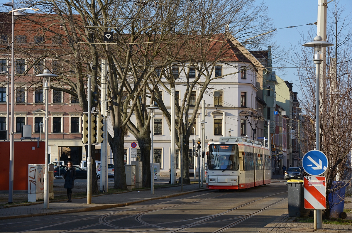 Zwickau, Leipziger Straße. AEG GT6M #904 als Linie 4. Die Aufnahme stammt vom 14.02.2018. 