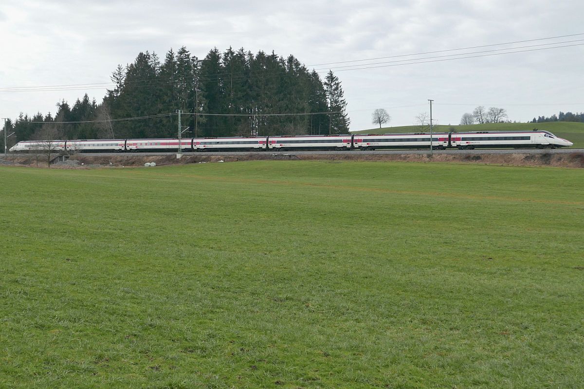 Zwischen Hergatz und Wangen (Allg�u) befindet sich am 19.02.2021 ECE 99 auf der Fahrt von Z�rich nach M�nchen.