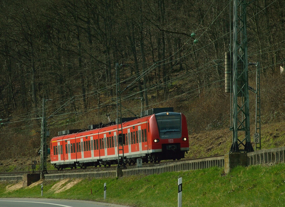 Zwischen Hirschhorn und Eberbach Neckar kommt der 425 740-8 als S1 nach Osterburken. 4.3.2014