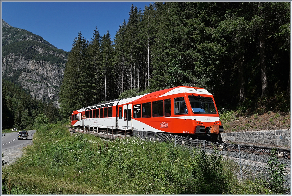 Zwischen Le Châtelard Frontière und Vallorcine unterwegs ist dieser TMR Beh 4/8 72 schon bald am Ziel seiner Fahrt.

7. Juli 2020
