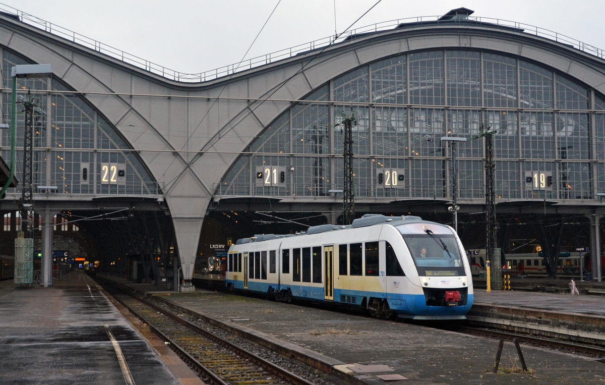 Zwischen Leipzig und Geithain werden zur Zeit ehemalige Ola-LINT von der MRB eingesetzt. Hier verlässt der Triebwagen mit der Ordnungsnummer 701 am 19.03.16 den Leipziger Hbf in Richtung Geithain.