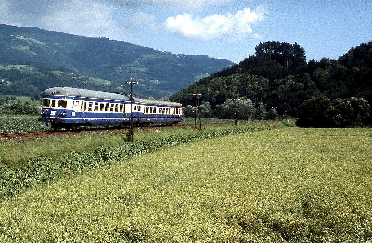 Zwischen St. Georgen im Lavanttal und Ettendorf ist 5146 207-5 im Juli 1991 unterwegs