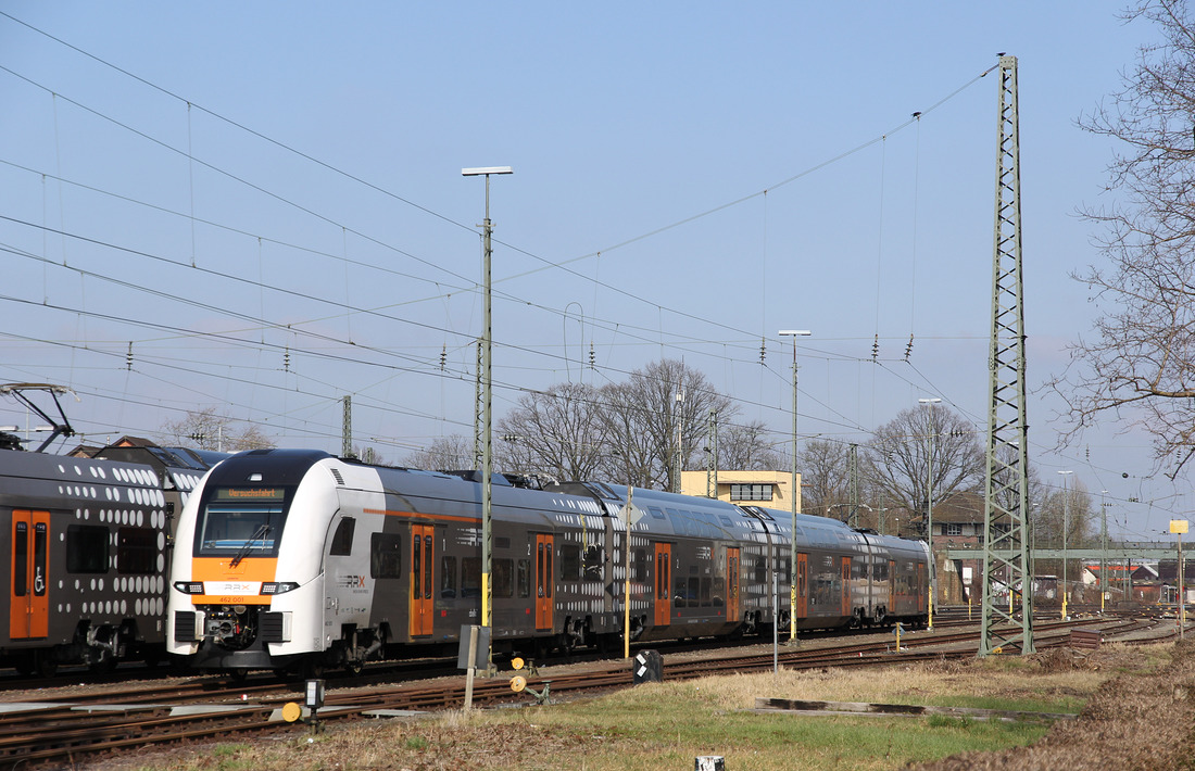 Zwischen den Versuchsfahrten pausierte 462 001 an diesem Tag im Bahnhof Minden (Westfalen).
Aufgenommen am 15. März 2018.