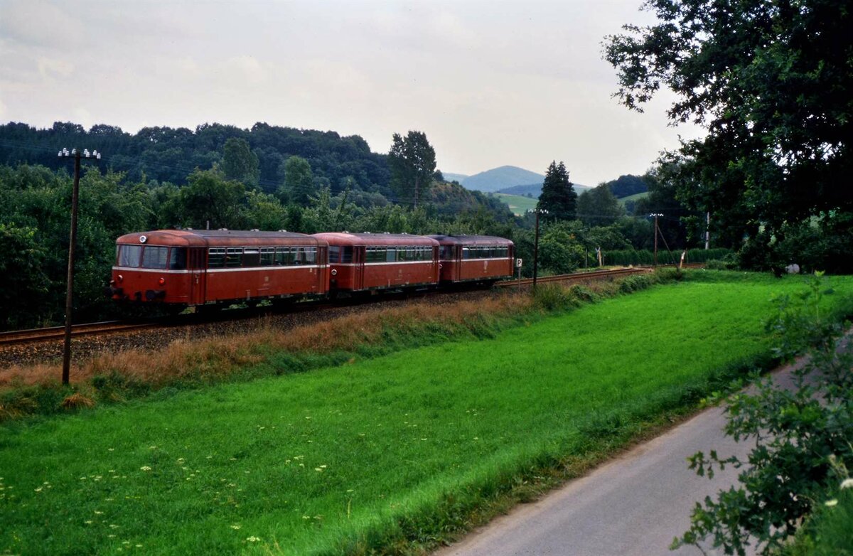 Zwischen Weinheim und Fürth war für den Nebenbahnfan ein Raum der Glückseligkeit, wenn er Uerdinger Schienenbussen begegnete. Die wenig bekannte Nebenbahn der DB wurde danach zur S-Bahn.   