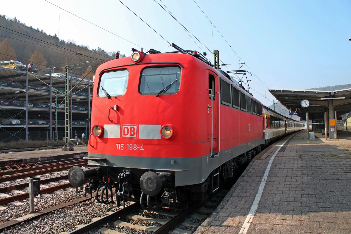 Zwischenhalt am 06.03.2014 vom IC 282 (Zürich HB - Stuttgart Hbf) in Horb, der an diesem Tag von der Berliner 115 198-4 bespannt wurde.