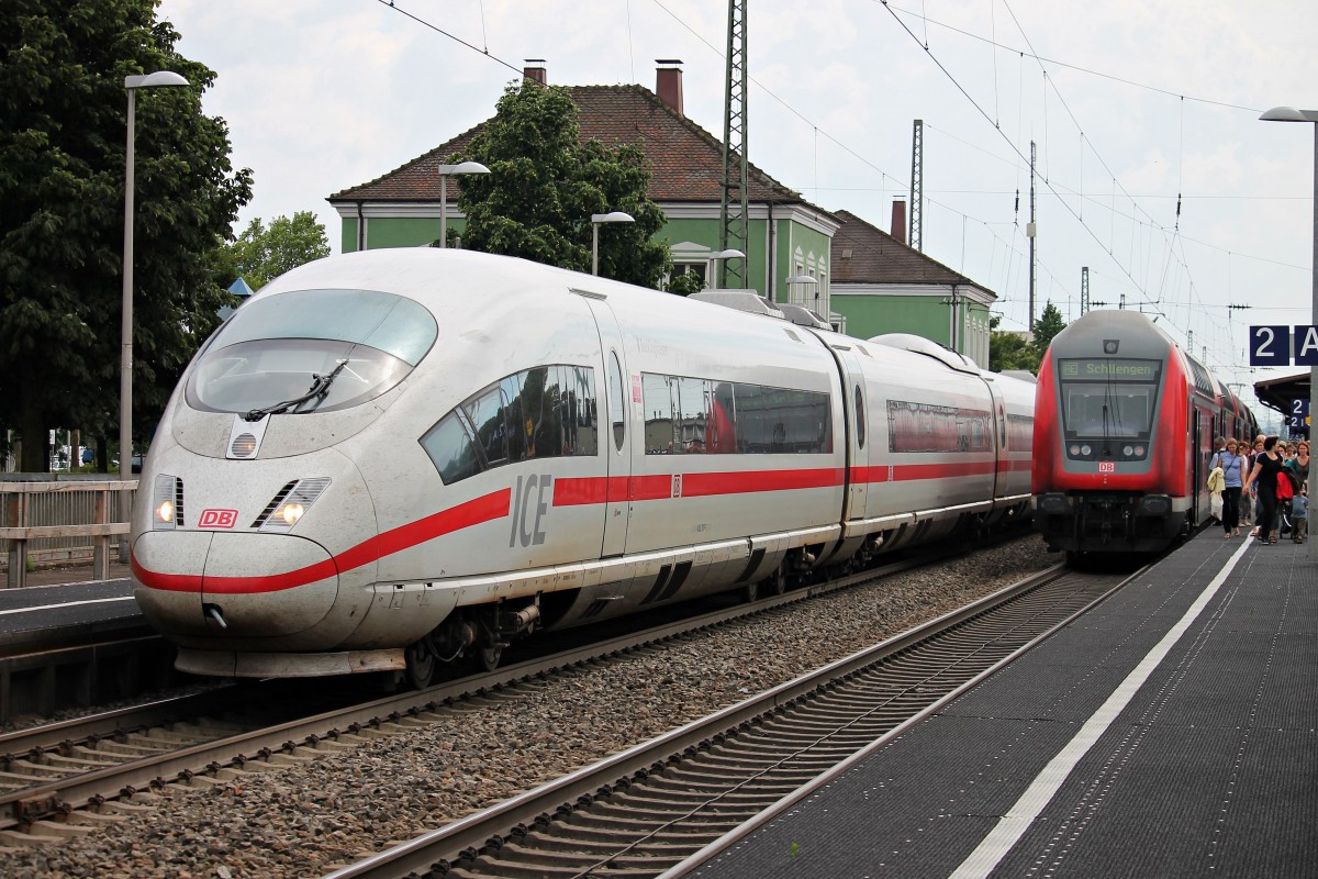 Zwischenhalt am 23.07.2014 von 403 017-7  Recklinghausen  zusammen mit 406 503-3  Mannheim  als ICE 104/504 (Basel SBB - Amsterdam Centraal/Köln Hbf) in Müllheim (Baden).