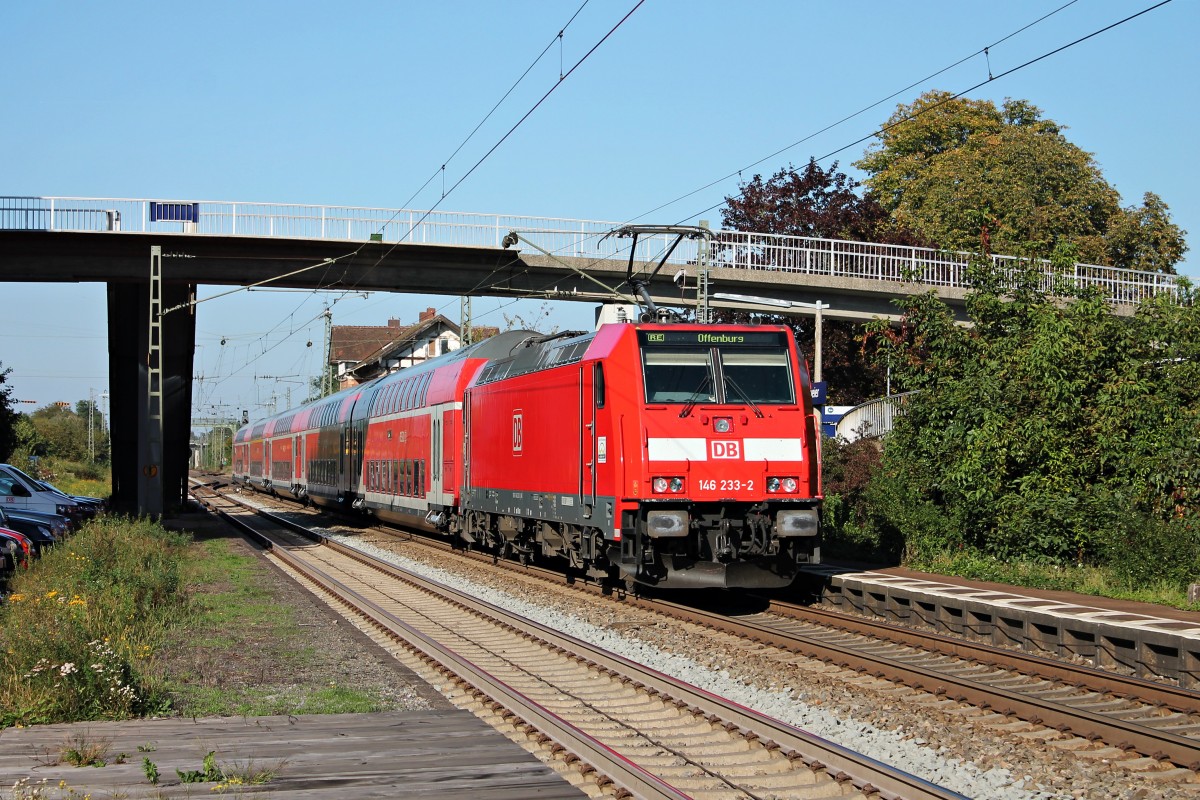 Zwischenhalt am 23.09.2014 von der Freiburger 146 233-2  Donaueschingen  mit einem RE (Schliengen - Offenburg) in Orschweier.