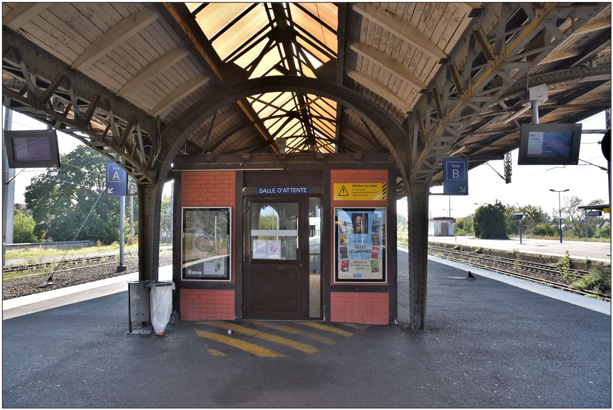 Zwischenperron Voie A und B in Saint-Louis. (15.09.2018)