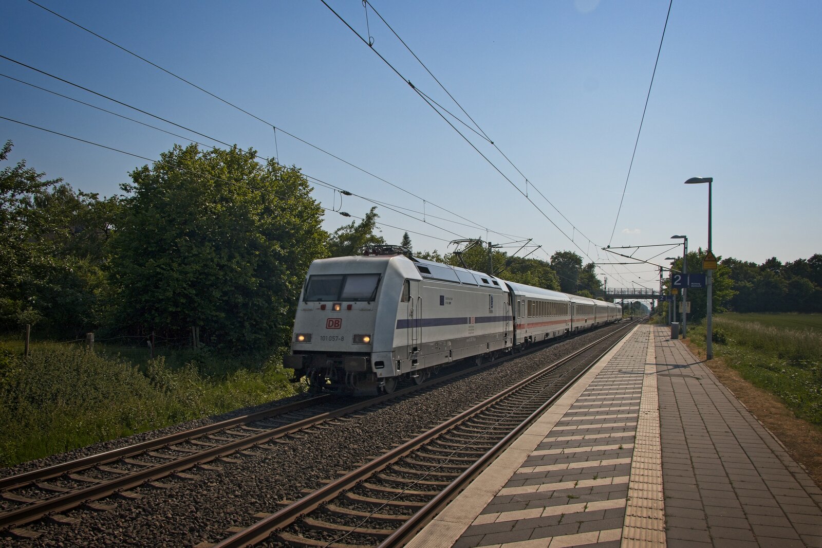 101 057-8  Bahn für Europa  zieht Intercity 2157 nach Gera durch Nordbögge (10.06.2023)