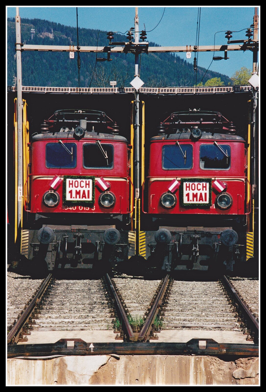 1040.015 und 1040.015 in Selzthal am 1.05.2002.