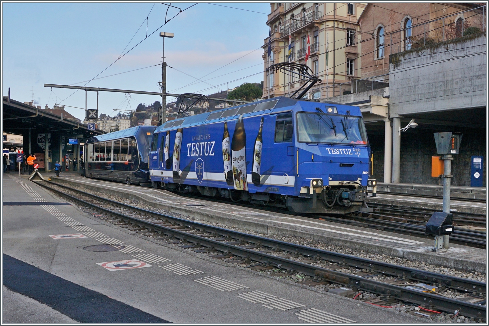 11. Dezember 2022; 9:35 - der erste GPX GoldenPass Express nach Interlaken Ost verlässt Montreux.

