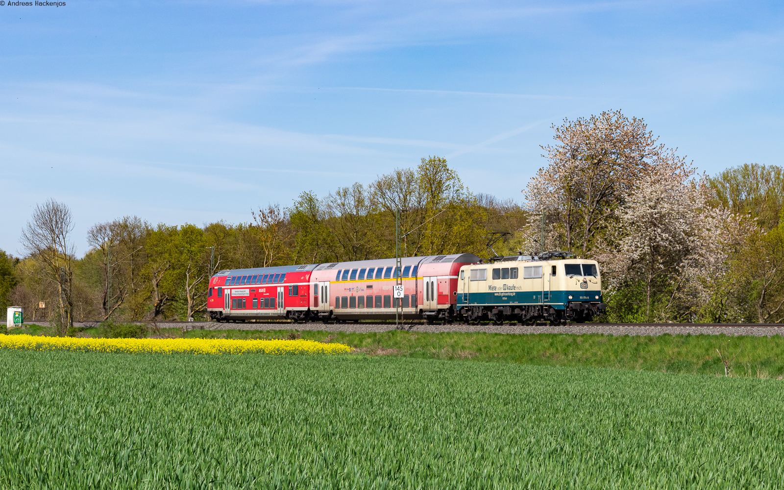 111 174	mit der RB 99011 (Gießen – Hanau Hbf) bei Kirch Göns 3.5.23
