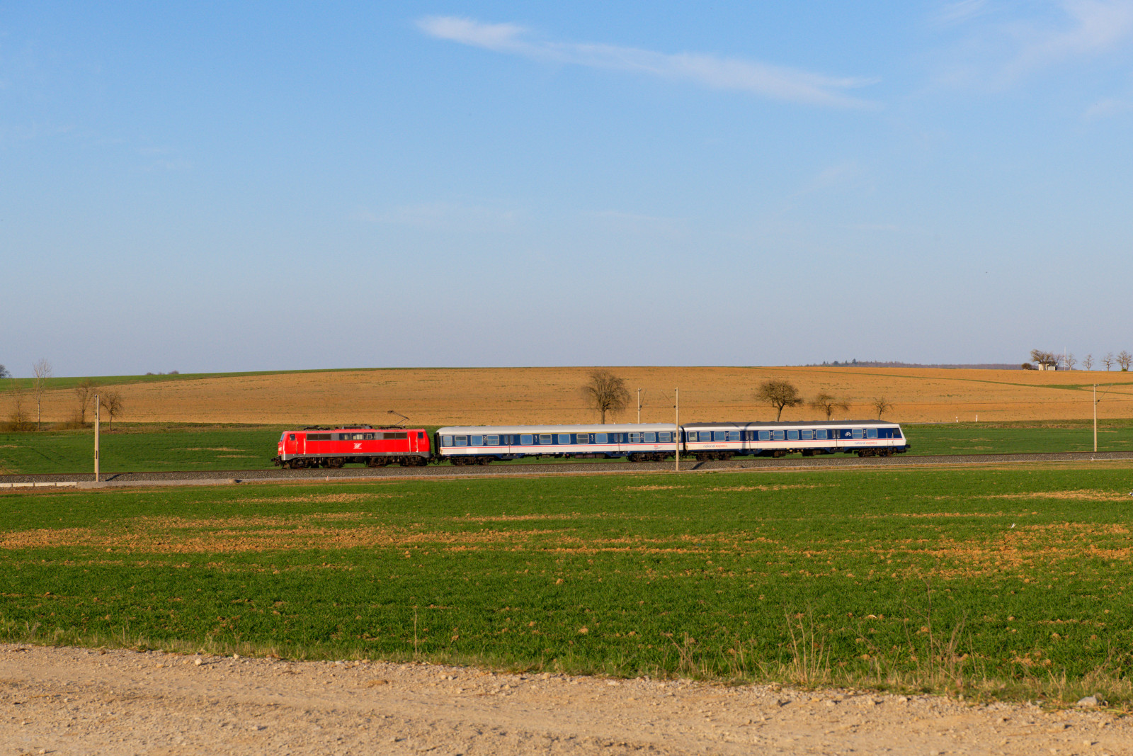 111 200 GfF mit einem Leerreisezug bei Uffenheim Richtung Würzburg, 31.03.2021
