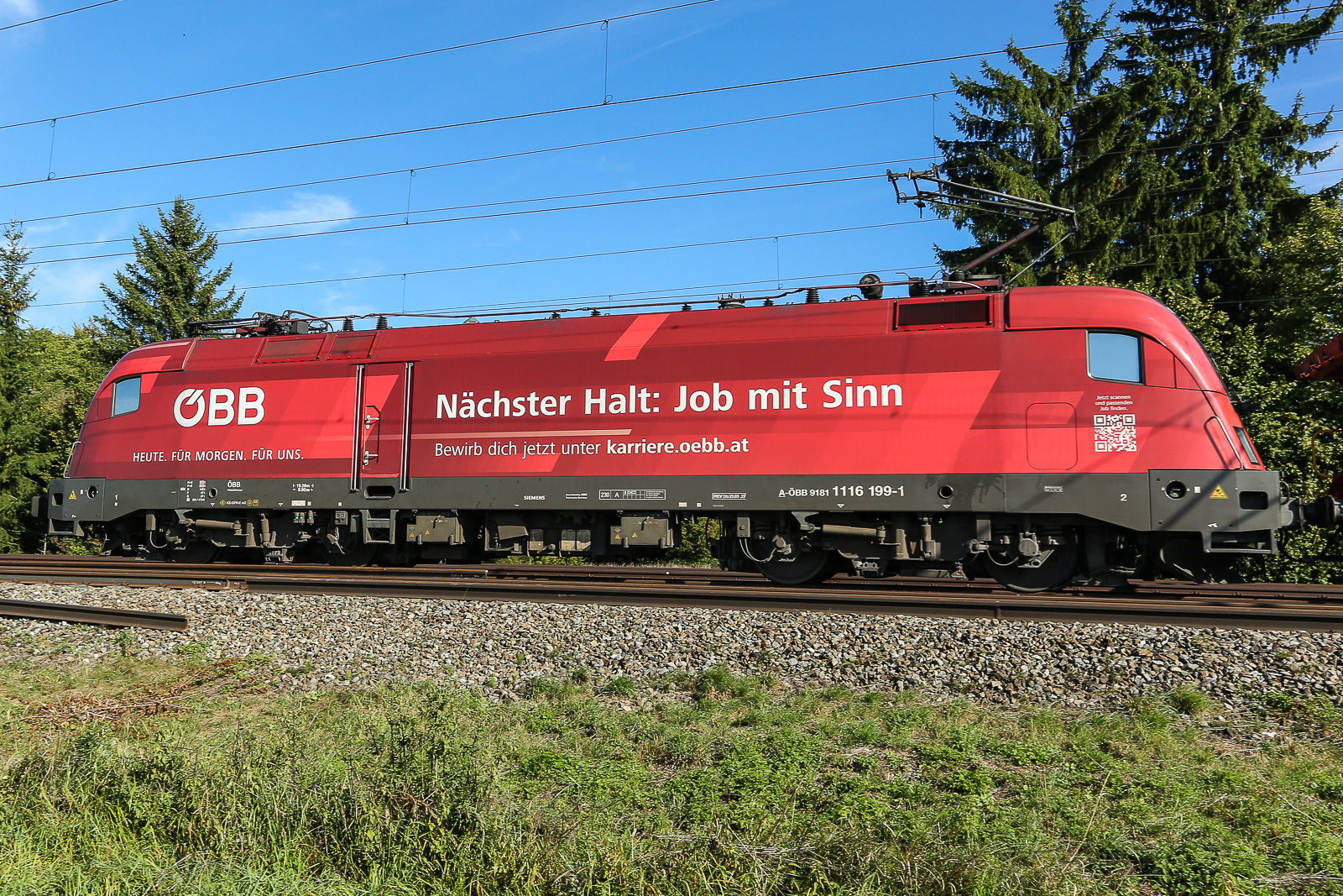 1116 199 ex  60 Jahre Roco  nun mit Job Versprechen Bemalung. Gelichtet in Eglharting vorbei am 28.09.23.