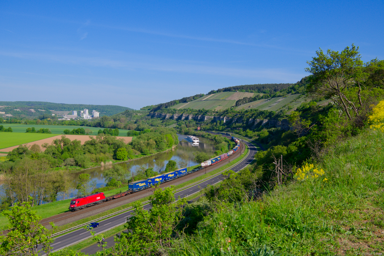 1116 264 �BB mit einem KLV-Zug bei Himmelstadt Richtung W�rzburg, 07.05.2022