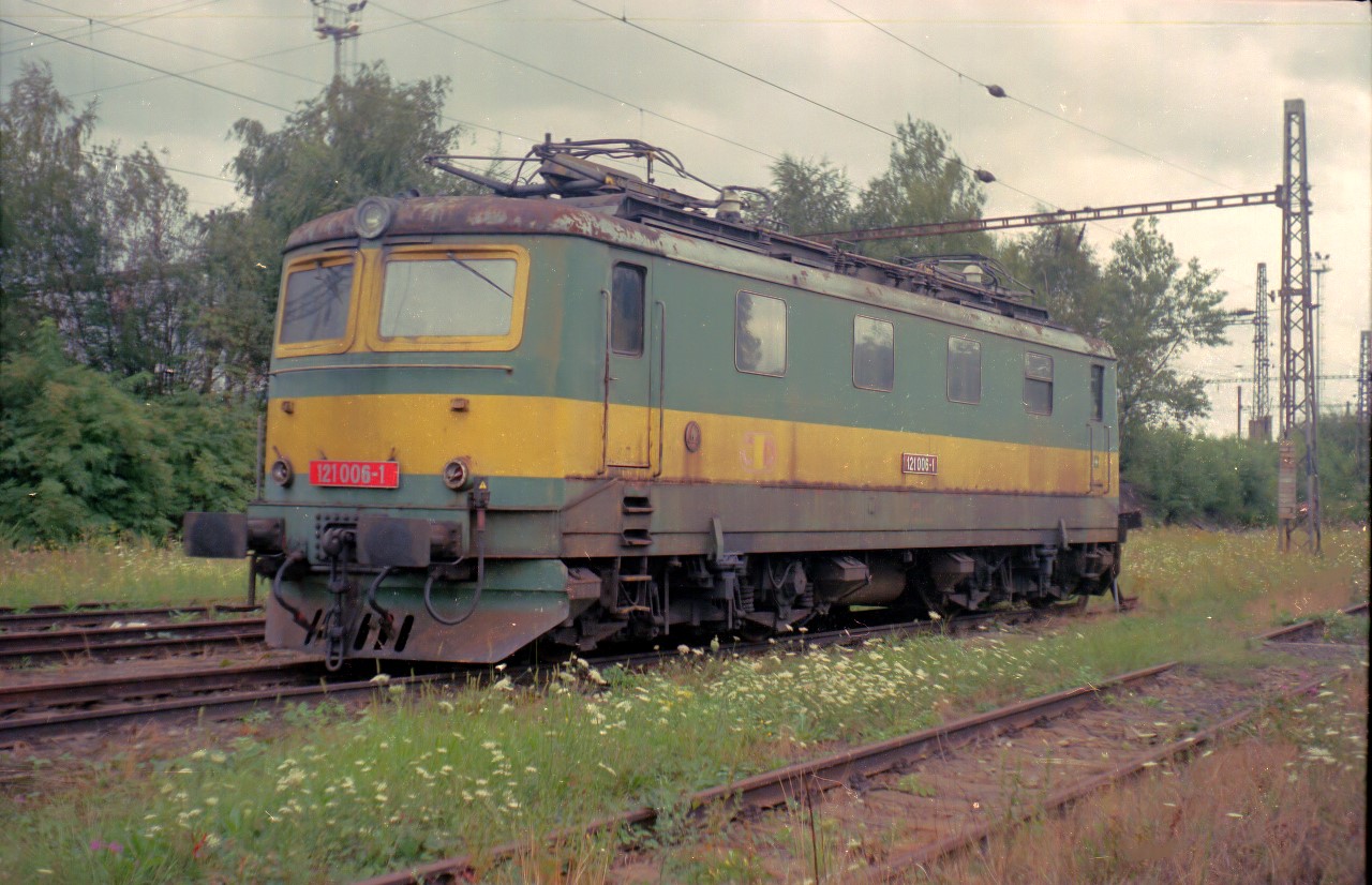 121 006, fotografiert während eines Besuches im E-Lok-Depot Usti nad Labem, aufgenommen im August 2006