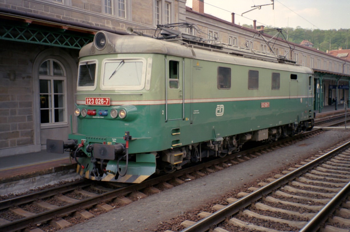 123 006, ehemalige E 469.3 von ČD Cargo wartet im Juni 2007 im Bahnhof Děčín auf neue Aufgaben