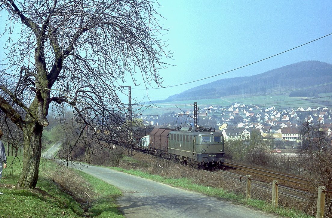 140 130 erklimmt die Steige bei Laufach, 14.04.1984.