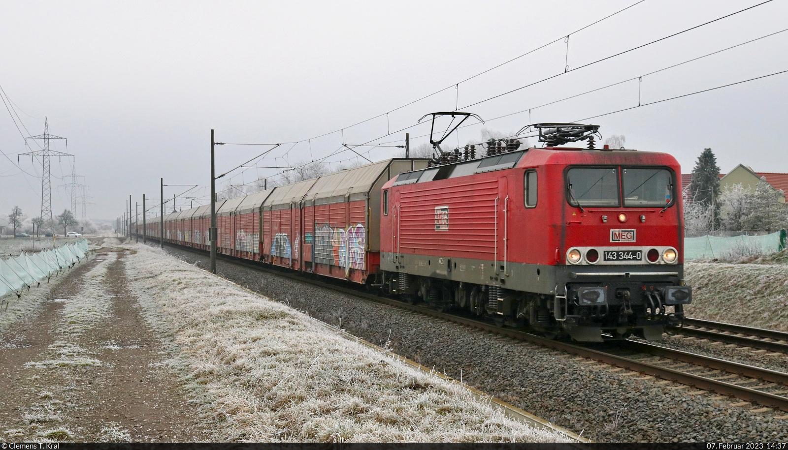 143 344-0 (Lok 605) schleppt Teile für die Automobilindustrie vorbei an der Blockstelle Braschwitz Richtung Köthen.

🧰 Mitteldeutsche Eisenbahn GmbH (MEG)
🕓 7.2.2023 | 14:37 Uhr