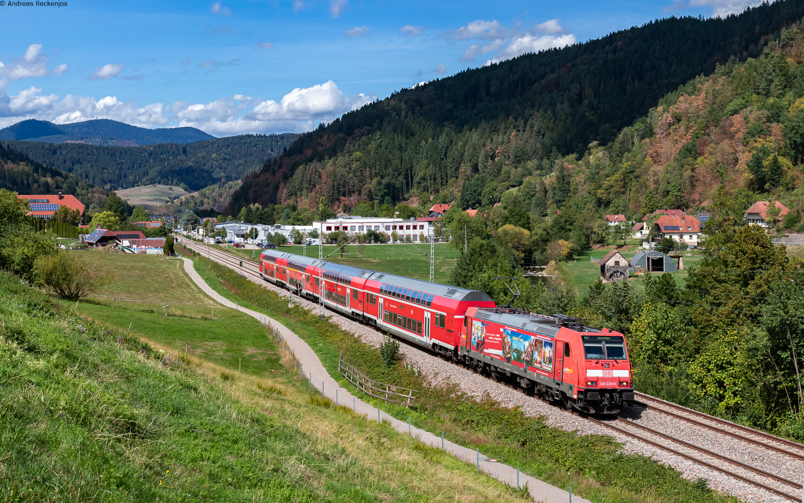146 229  Europapark Rust  mit dem RE 4727 (Karlsruhe Hbf - Konstanz) bei Gutach 5.9.26