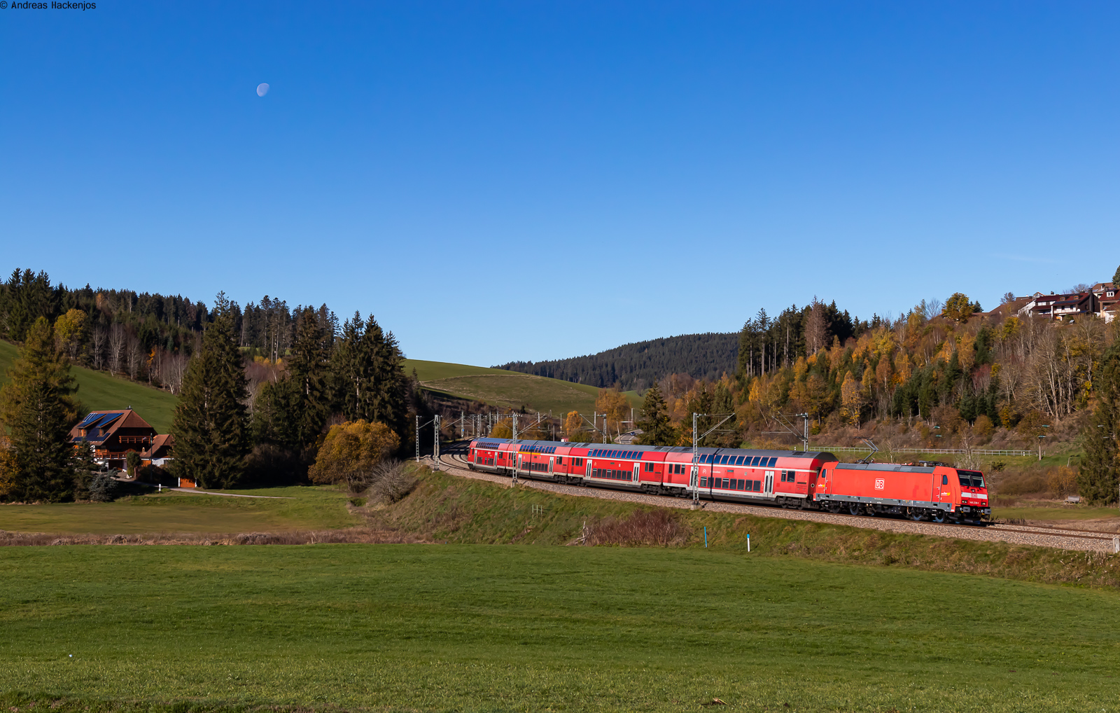 146 238-1 mit dem RE 4719 (Karlsruhe Hbf - Immendingen) bei St.Georgen 13.11.22