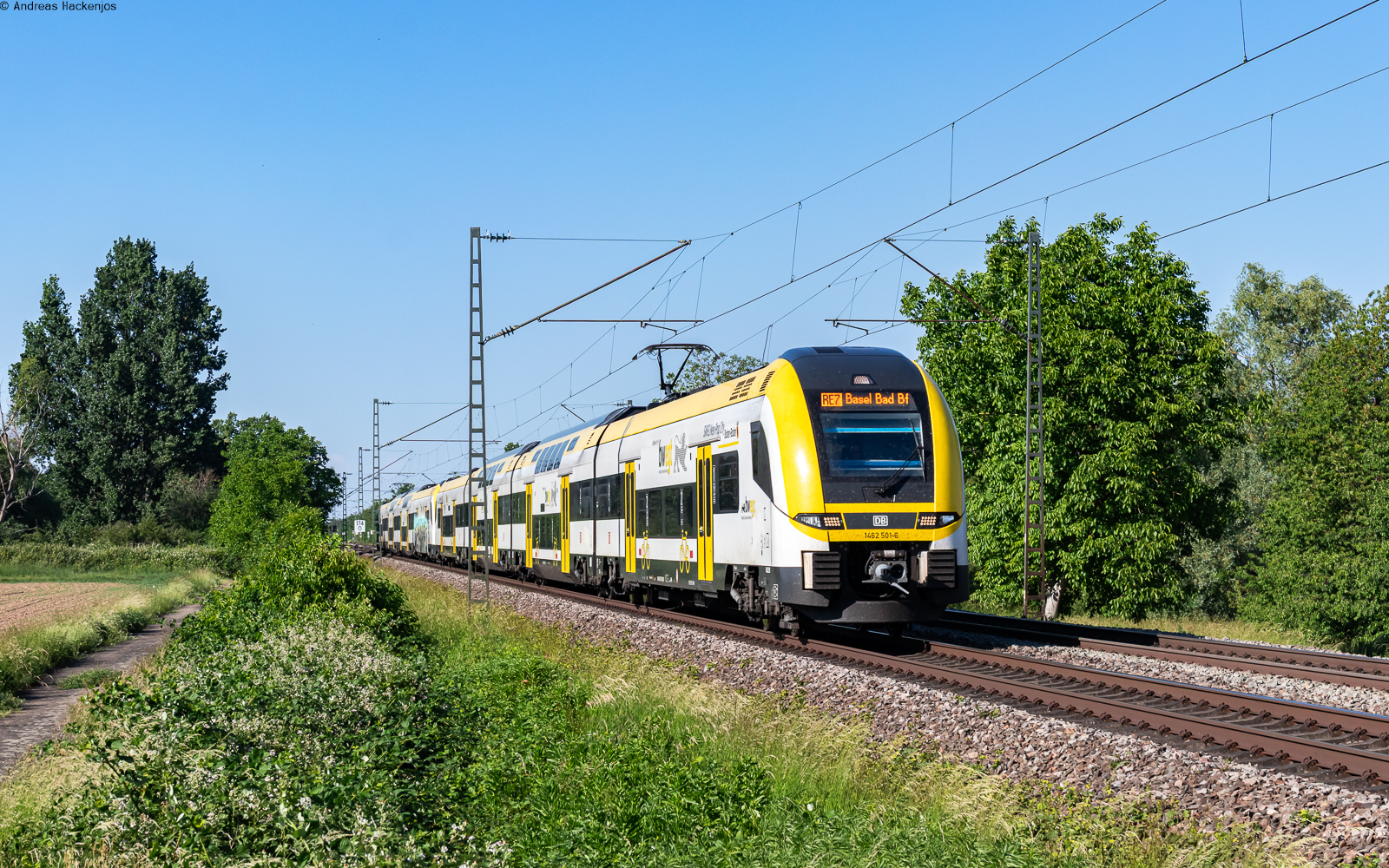 1462 001 und 1462 002 als RE 17021 (Offenburg - Basel Bad Bf) bei Ringsheim 27.5.26