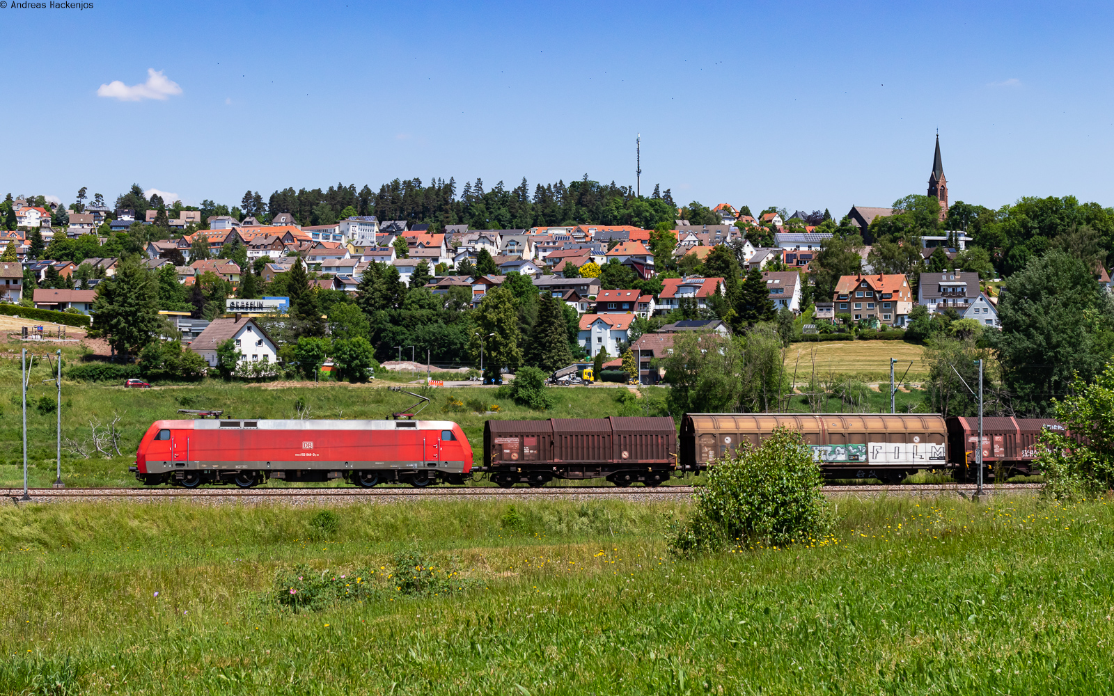 152 049	mit dem EZ 52054 (Villingen(Schwarzw) - Kornwestheim Rbf) bei St.Georgen 14.6.23