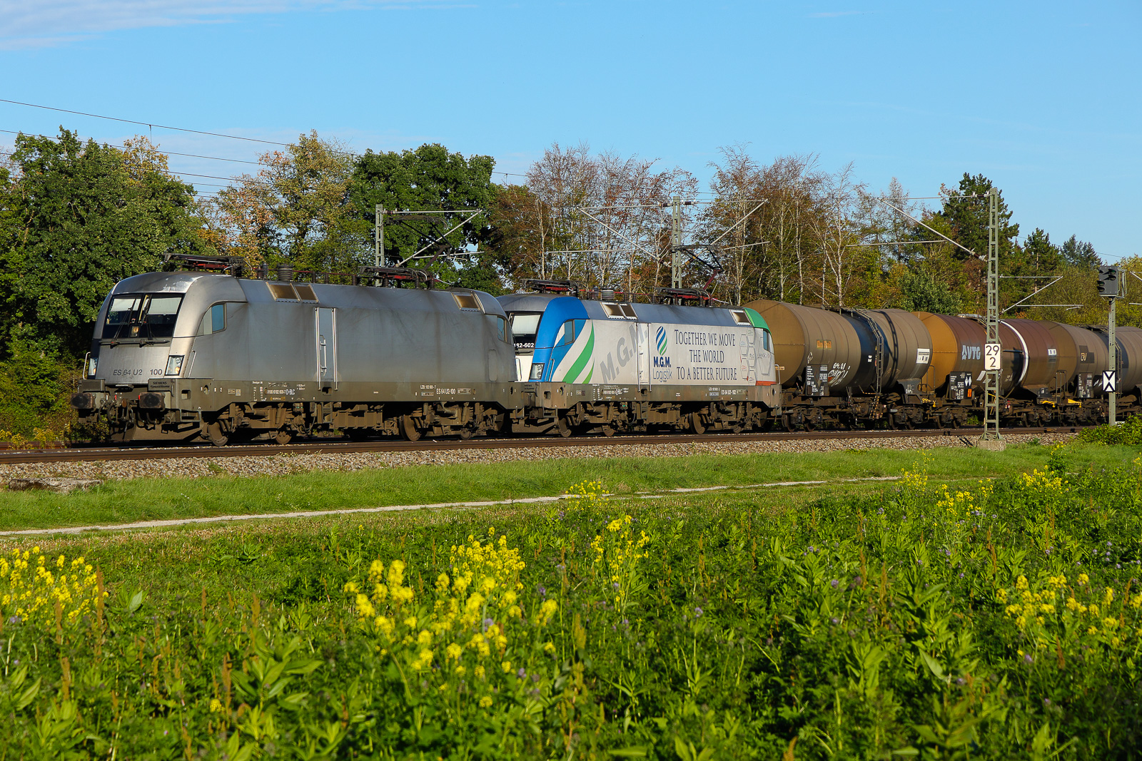 182 600 und 182 602 MGM Logistik am 25.9.26 bei Eglharting.