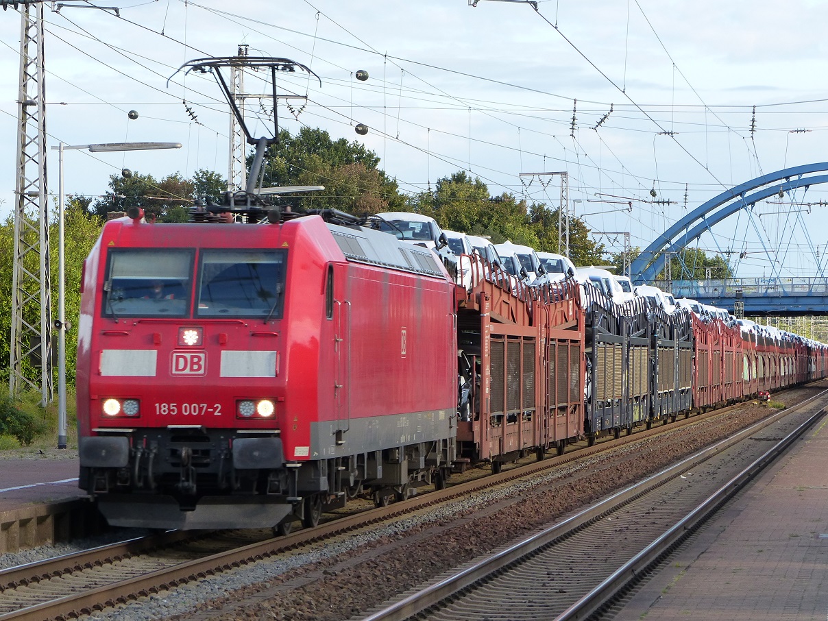 185 007 mit Autozug in Salzbergen, 20.09.2022