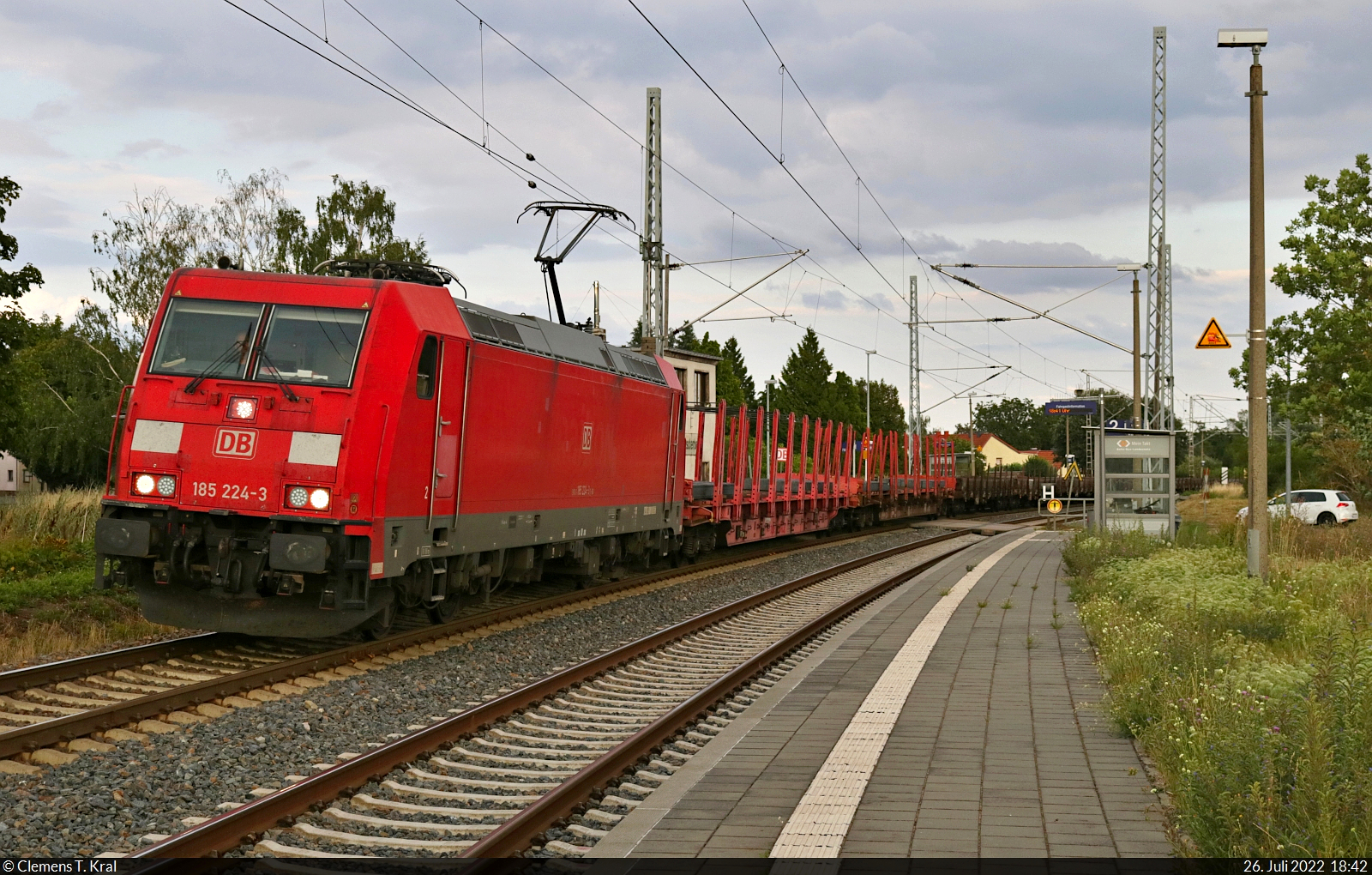 185 224-3 unterwegs mit stählerner Fracht im Hp Zscherben auf Gleis 1 Richtung Sangerhausen.

🧰 DB Cargo
🕓 26.7.2022 | 18:42 Uhr