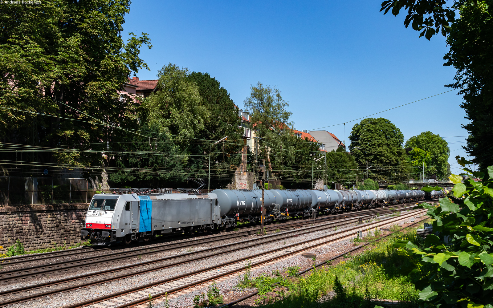 186 101	mit dem DGS 44691 (Karlsruhe West - Basel Bad Bf) in Offenburg 17.6.25