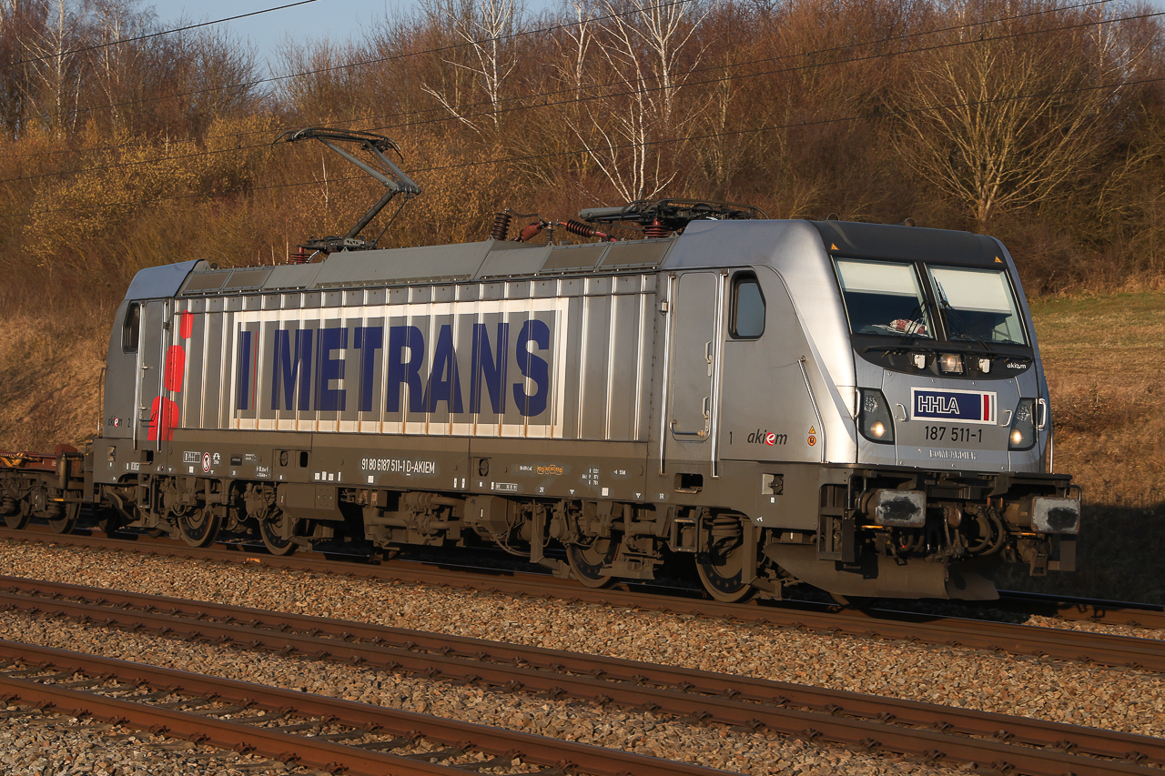 187 511 Akiem/Metrans am 17.2.25 bei Hebertshausen.